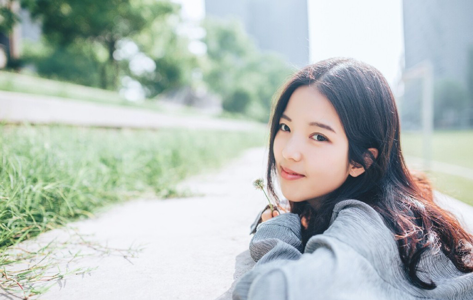 但诸葛亮入蜀已经过去一个多月了，柴桑大营风平浪静，庐江那边，也没有任何反应，而陈到本身，只是将他留在身边，并未刻意刁难，当然也不可能亲近，就如同吕布帐下的高顺一样，这并不是一个容易让人心生亲近之人。